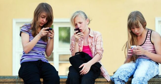 Cómo controlar el uso de móviles de los menores