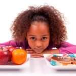 Cómo enseñar a los niños a comer saludable