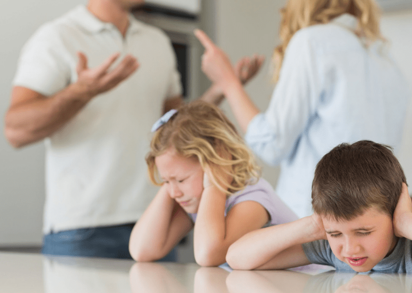 Cómo evitar discutir delante de los hijos