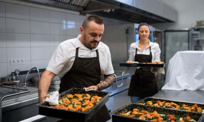 Cómo ser ayudante de cocina