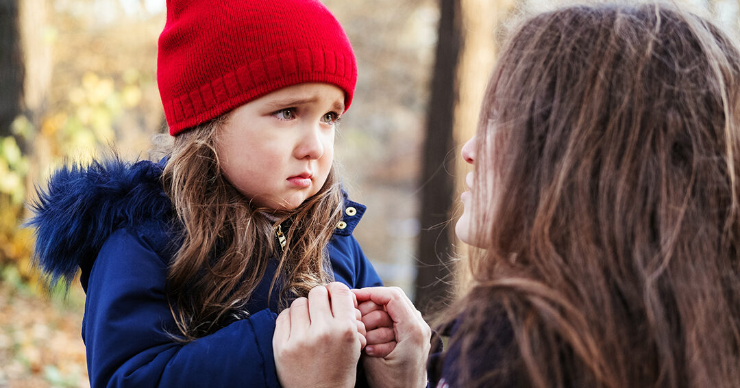 Acompañar el miedo de los niños con respeto según una guía Montessori