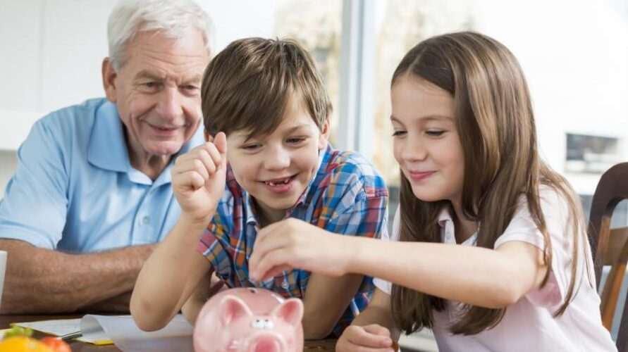 Enseñar a los Niños a Administrar y Ahorrar su Dinero con Eficacia