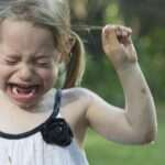 Evita Estas 7 Frases al Calmar el Miedo en Niños: Consejos Cruciales