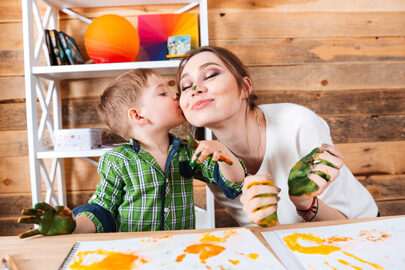 Fortaleciendo la amistad en la infancia: cómo enseñar a los niños a construir vínculos sólidos.