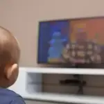 La TV y los Bebés: Desmitificando su Papel Educativo