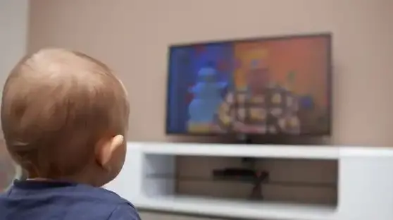 La TV y los Bebés: Desmitificando su Papel Educativo