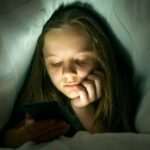 Vamping: Cuando tu Hijo Adolescente no Duerme por Culpa del Móvil