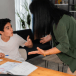 ¿Cómo hablar con nuestro hijo adolescente para que nos escuche?