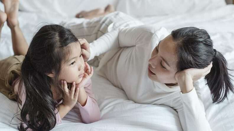 Frases que parecen inofensivas, pero minan la autoestima de nuestros hijos