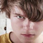 Mi hijo adolescente me falta al respeto, ¿cómo debo responder?