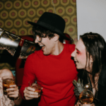 Mi hijo adolescente quiere salir de fiesta. ¿Qué límites le debo de poner?