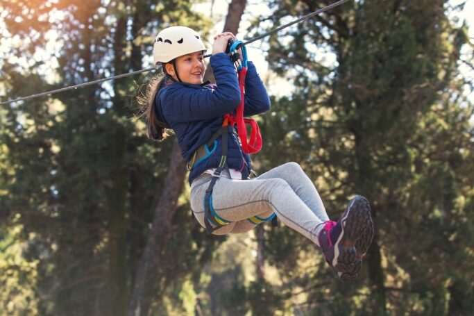 Beneficios de las excursiones extraescolares a un parque multiaventura