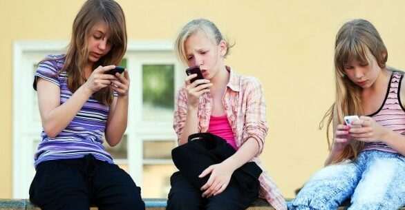 Cómo controlar el uso de móviles de los menores