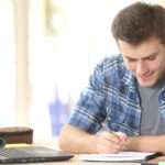 Estudiar medicina, una de las carreras con menos paro
