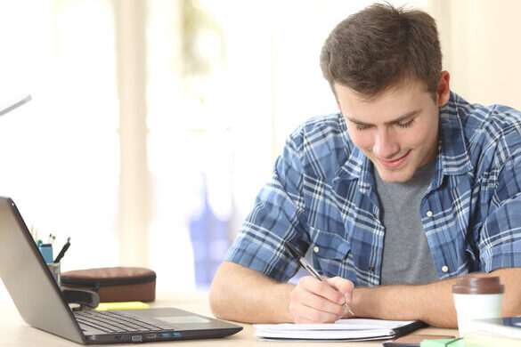 Estudiar medicina, una de las carreras con menos paro