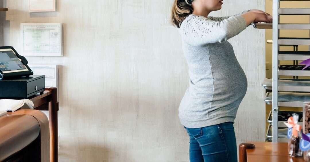 La cuarta parte de las mujeres deben dejar el trabajo por sus hijos