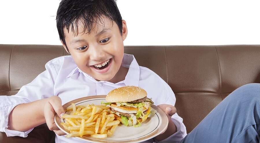 Los alimentos que no deben de comer los niños